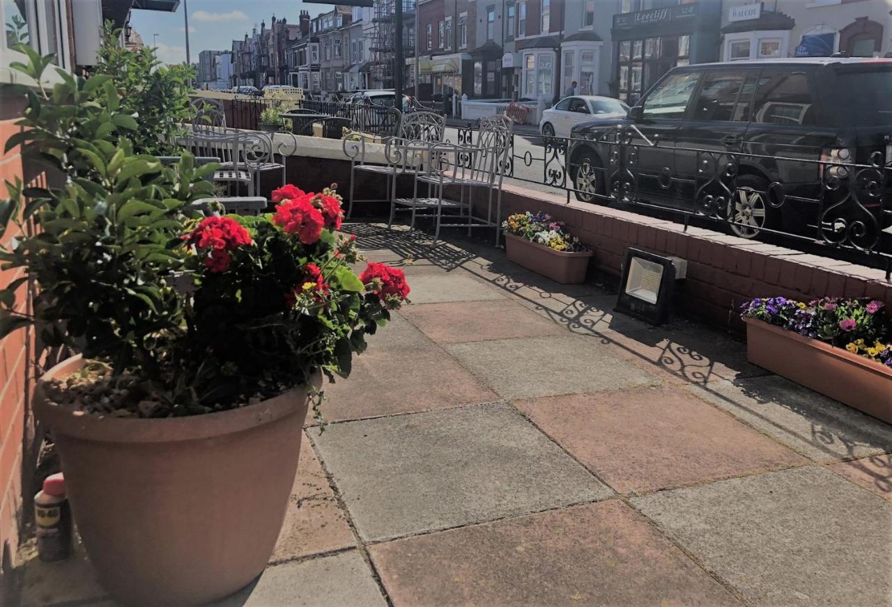 Ultimate Family Guest House Blackpool Exterior foto